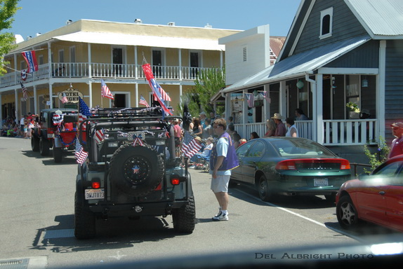 Four-wheel drives in Independence Day parade Moke Hill